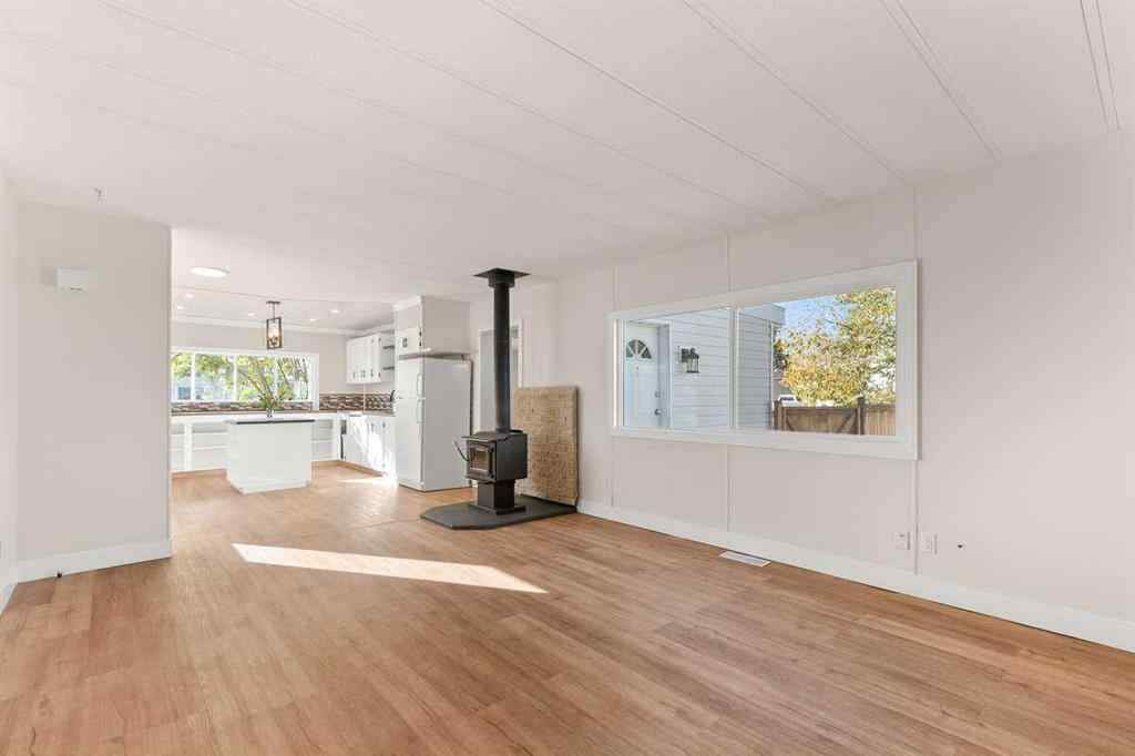 MLS® A2265726 - 5800 46 Street  in NONE Olds, Mobile