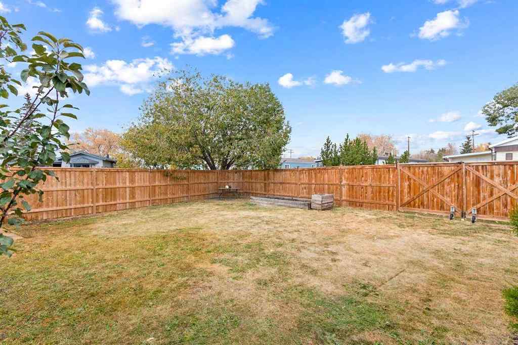 MLS® A2265726 - 5800 46 Street  in NONE Olds, Mobile