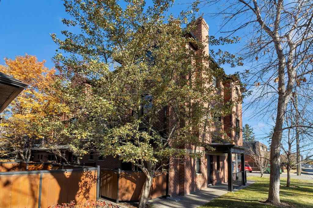 MLS® A2265731 - 1946 29 Street SW in Killarney/Glengarry Calgary, Residential