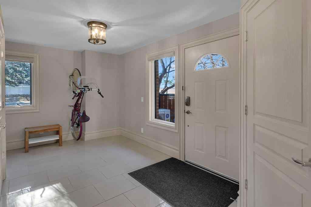 MLS® A2265731 - 1946 29 Street SW in Killarney/Glengarry Calgary, Residential