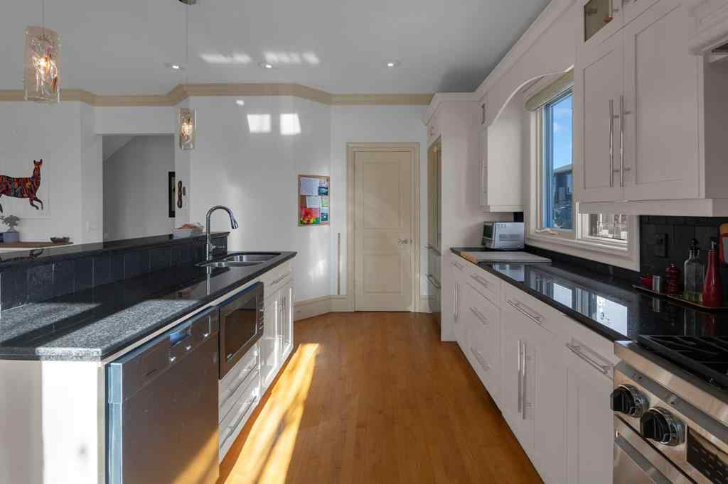 MLS® A2265731 - 1946 29 Street SW in Killarney/Glengarry Calgary, Residential