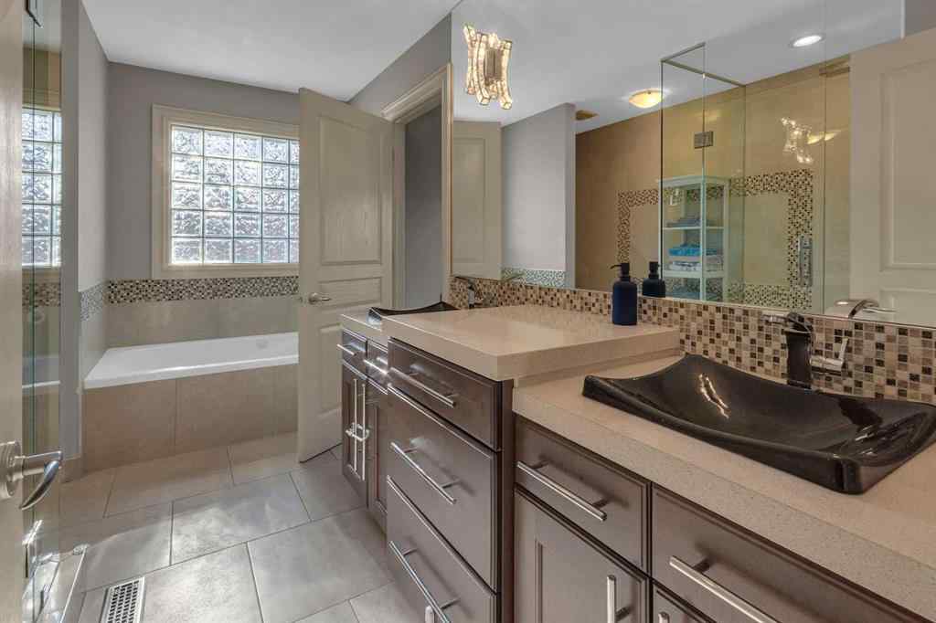 MLS® A2265731 - 1946 29 Street SW in Killarney/Glengarry Calgary, Residential