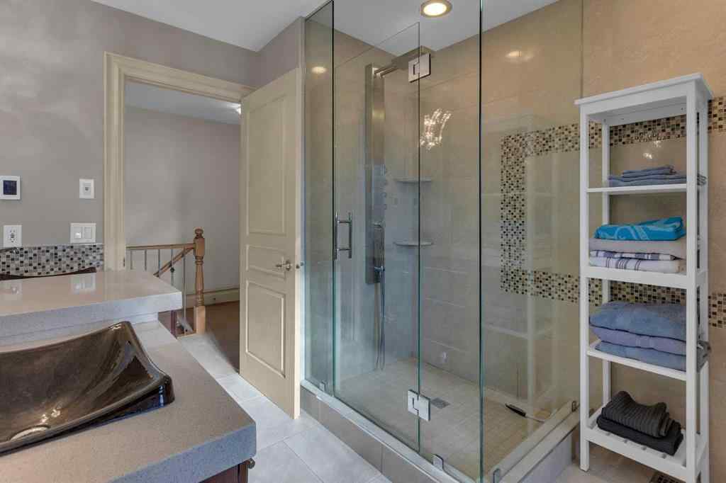 MLS® A2265731 - 1946 29 Street SW in Killarney/Glengarry Calgary, Residential