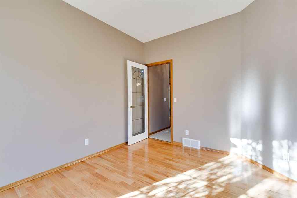 MLS® A2265745 - 31 Douglasview Park SE in Douglasdale/Glen Calgary, Residential