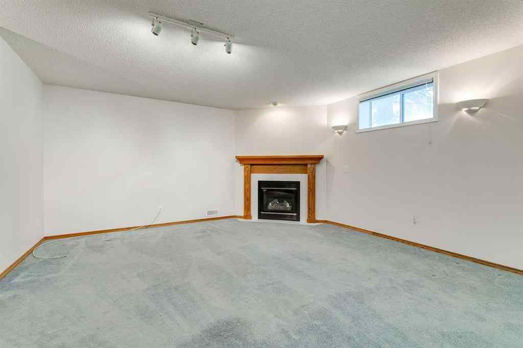 MLS® A2265745 - 31 Douglasview Park SE in Douglasdale/Glen Calgary, Residential