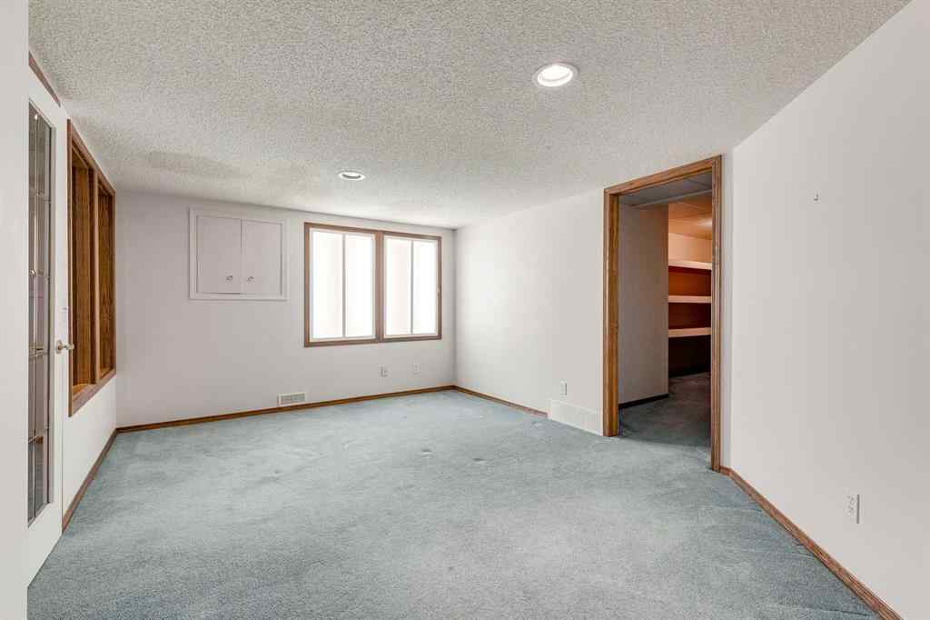 MLS® A2265745 - 31 Douglasview Park SE in Douglasdale/Glen Calgary, Residential