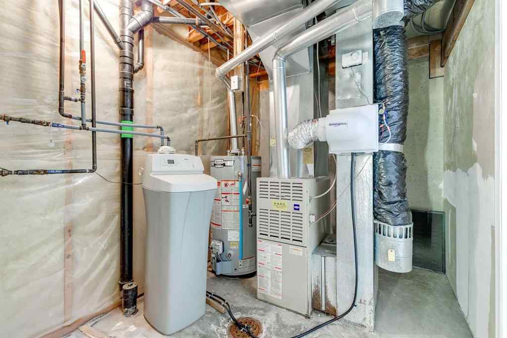 MLS® A2265745 - 31 Douglasview Park SE in Douglasdale/Glen Calgary, Residential