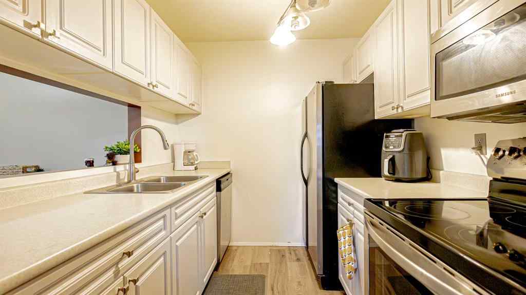 MLS® A2265763 - Unit #306 245 Red Deer Drive SW in SW Hill Medicine Hat, Residential