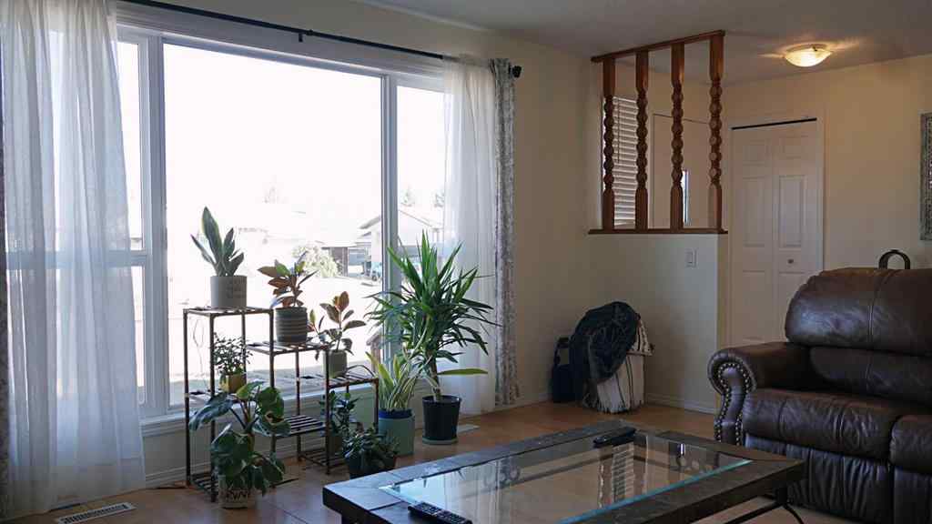 MLS® A2265765 - 216 Third Avenue N in Marwayne Marwayne, Residential