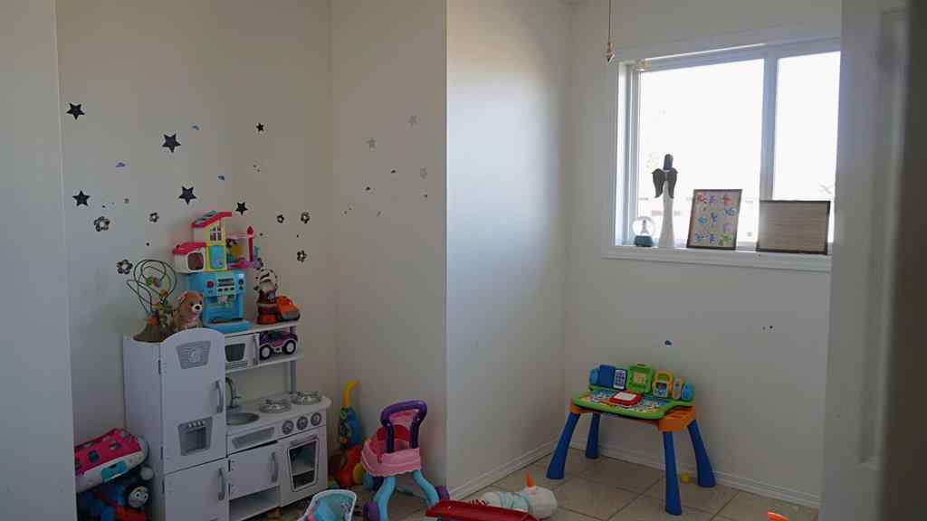 MLS® A2265765 - 216 Third Avenue N in Marwayne Marwayne, Residential