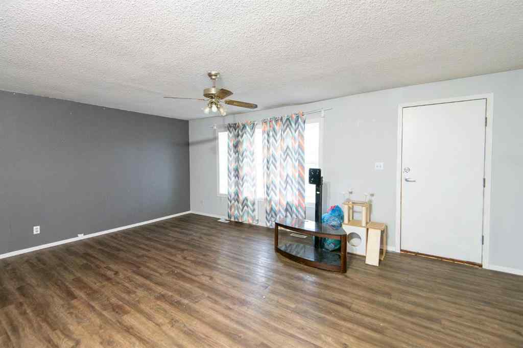 MLS® A2265782 - 5702 44 Ave   in NONE Fort Vermilion, Residential