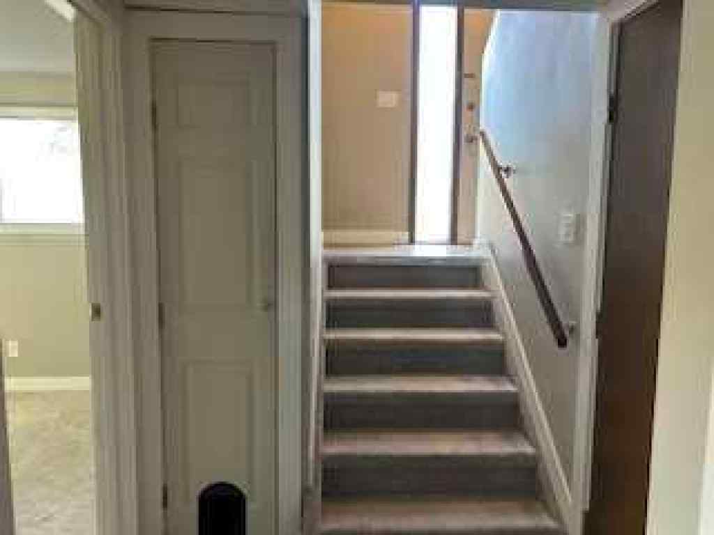 MLS® A2265783 - 1123 Mckinnon Drive NE in Mayland Heights Calgary, Commercial