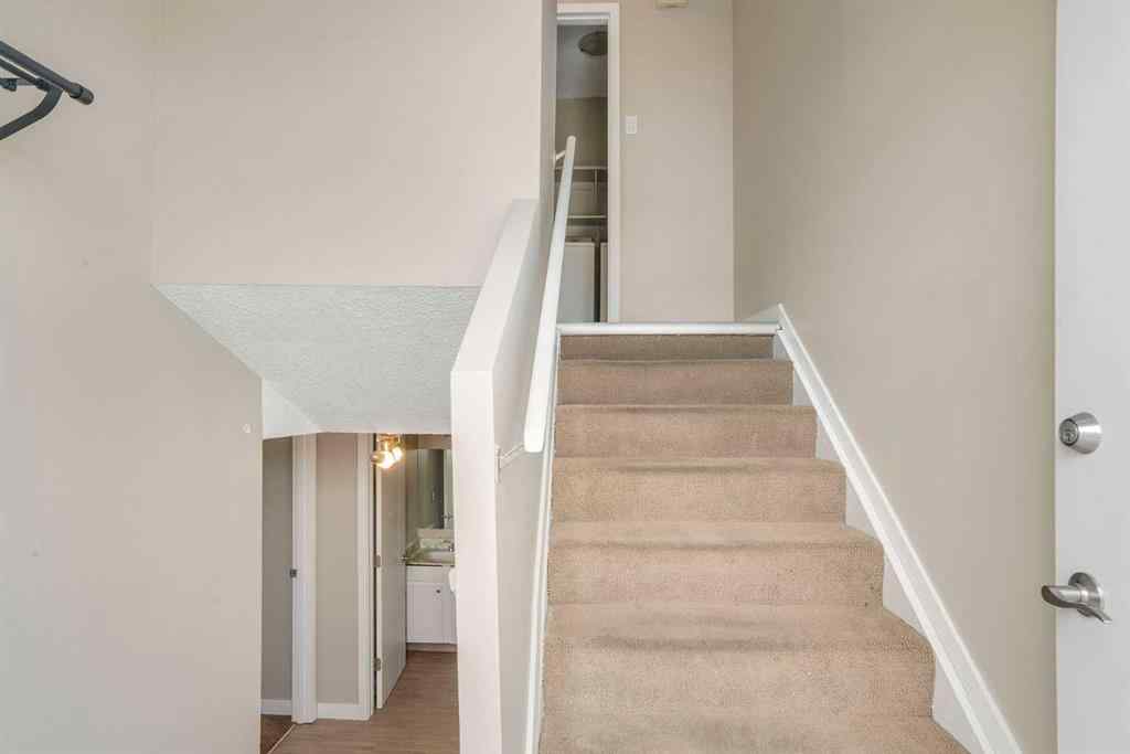 MLS® A2265783 - 1123 Mckinnon Drive NE in Mayland Heights Calgary, Commercial