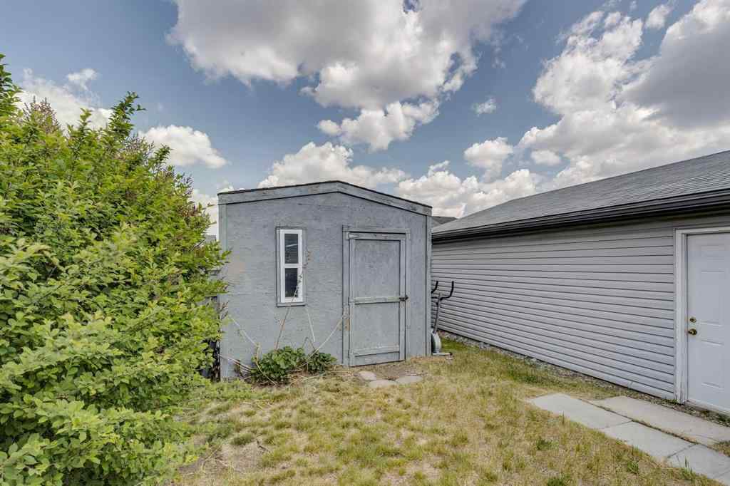 MLS® A2265790 - 1656 Strathcona Gate  in Strathaven Strathmore, Residential