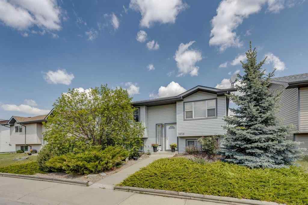 MLS® A2265790 - 1656 Strathcona Gate  in Strathaven Strathmore, Residential