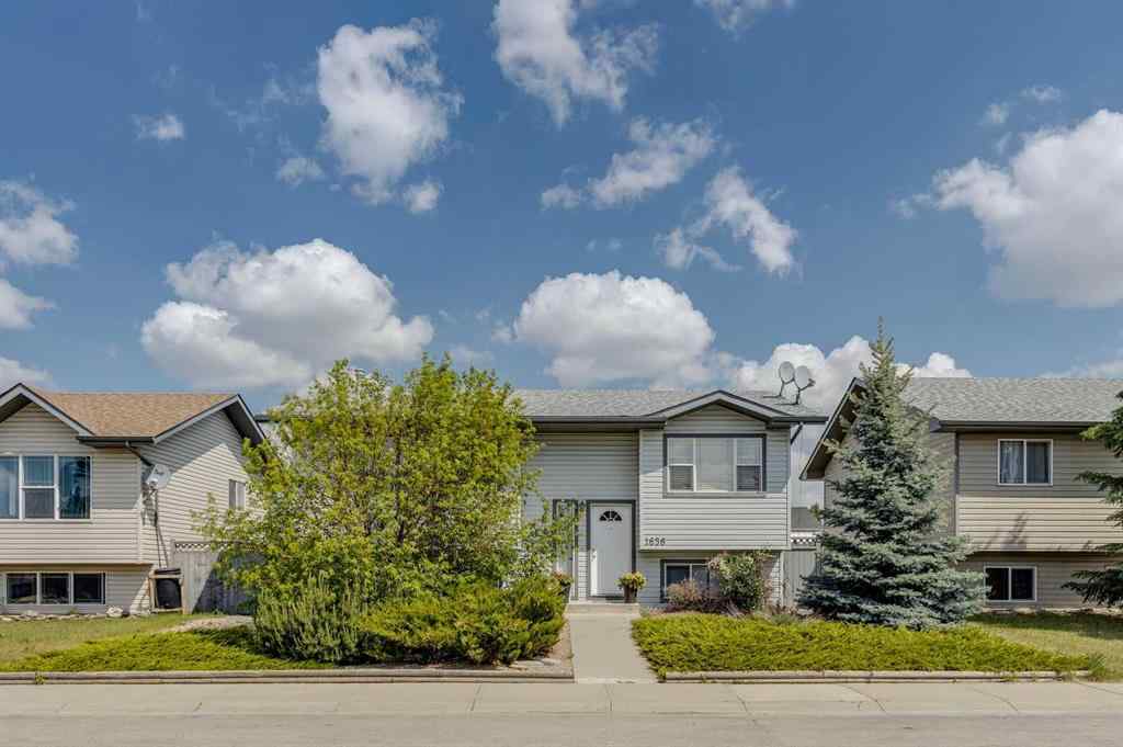 MLS® A2265790 - 1656 Strathcona Gate  in Strathaven Strathmore, Residential