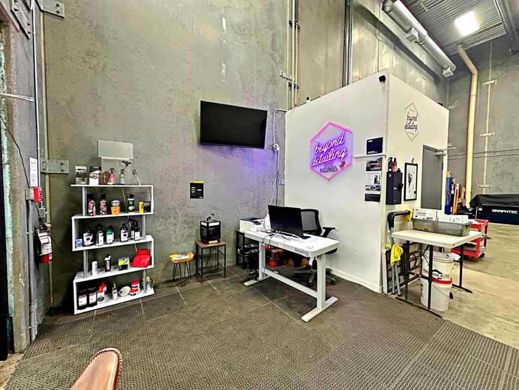 MLS® A2265793 - Unit #305 400 Mackenzie Boulevard  in Mackenzie Park Fort McMurray, Commercial