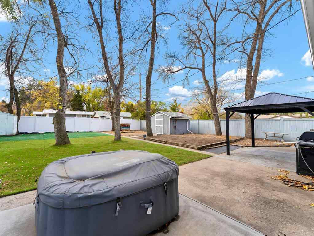 MLS® A2265802 - 699 14 Street NE in Northeast Crescent Heights Medicine Hat, Residential