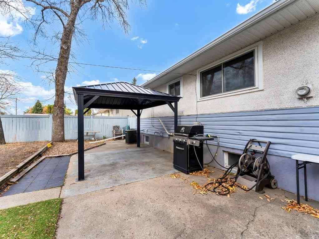 MLS® A2265802 - 699 14 Street NE in Northeast Crescent Heights Medicine Hat, Residential