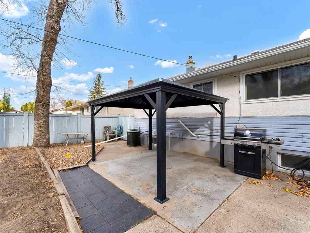 MLS® A2265802 - 699 14 Street NE in Northeast Crescent Heights Medicine Hat, Residential