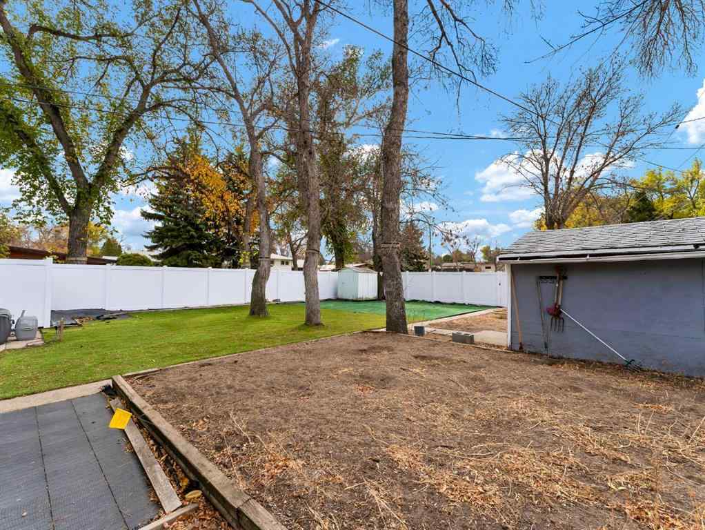 MLS® A2265802 - 699 14 Street NE in Northeast Crescent Heights Medicine Hat, Residential