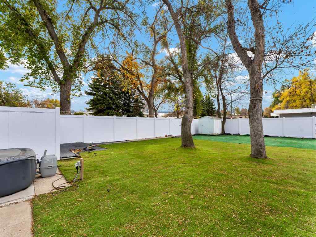 MLS® A2265802 - 699 14 Street NE in Northeast Crescent Heights Medicine Hat, Residential