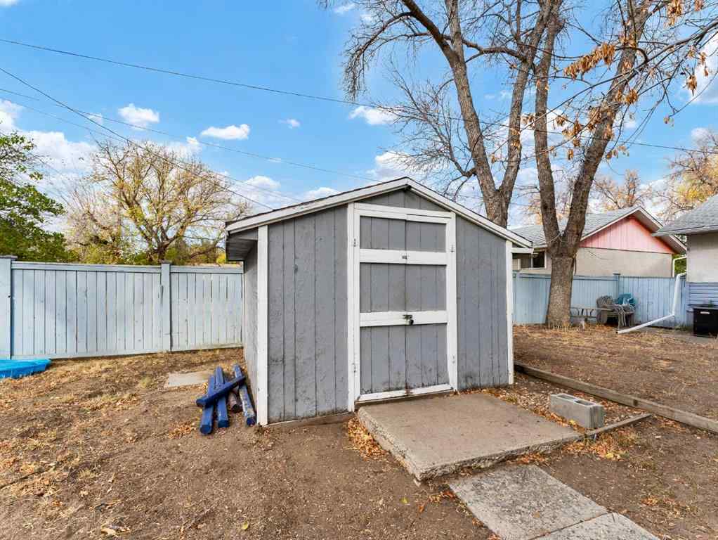 MLS® A2265802 - 699 14 Street NE in Northeast Crescent Heights Medicine Hat, Residential