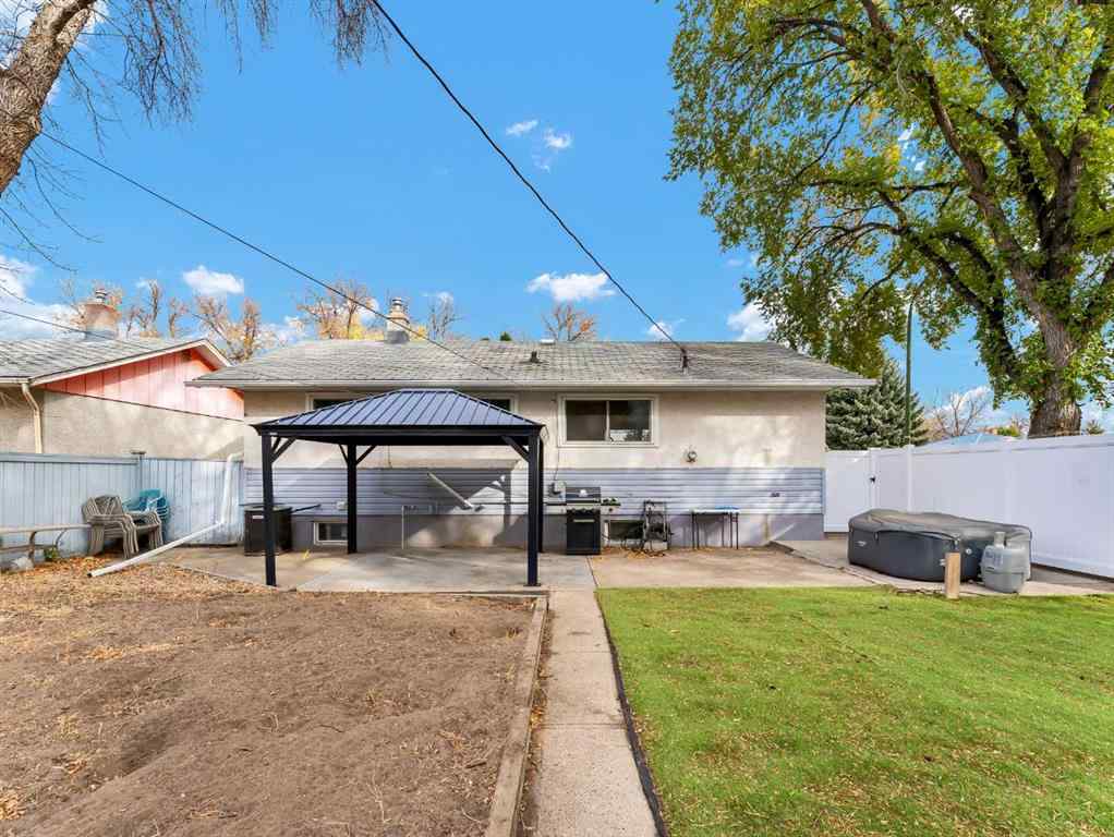 MLS® A2265802 - 699 14 Street NE in Northeast Crescent Heights Medicine Hat, Residential