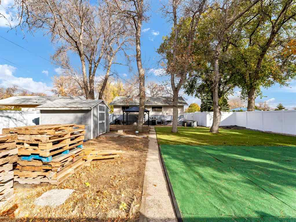 MLS® A2265802 - 699 14 Street NE in Northeast Crescent Heights Medicine Hat, Residential