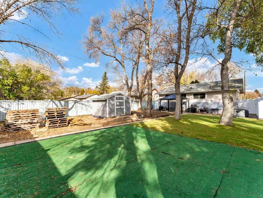 MLS® A2265802 - 699 14 Street NE in Northeast Crescent Heights Medicine Hat, Residential