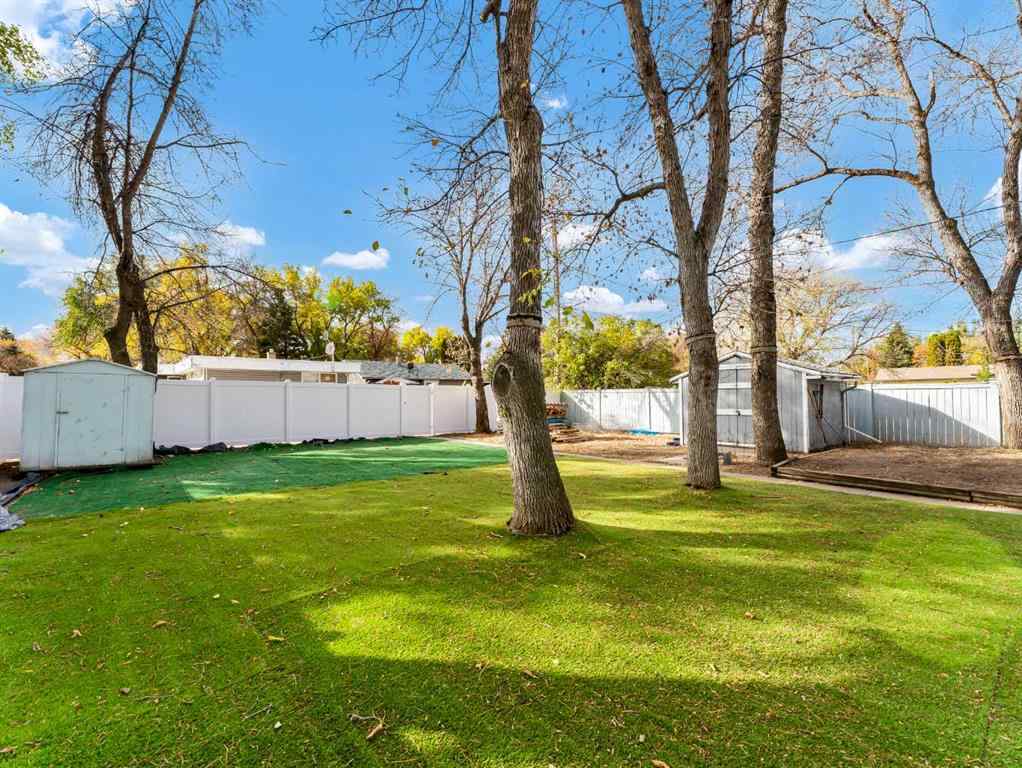 MLS® A2265802 - 699 14 Street NE in Northeast Crescent Heights Medicine Hat, Residential