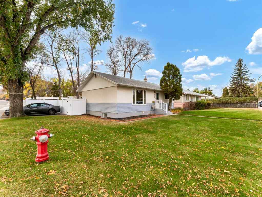 MLS® A2265802 - 699 14 Street NE in Northeast Crescent Heights Medicine Hat, Residential