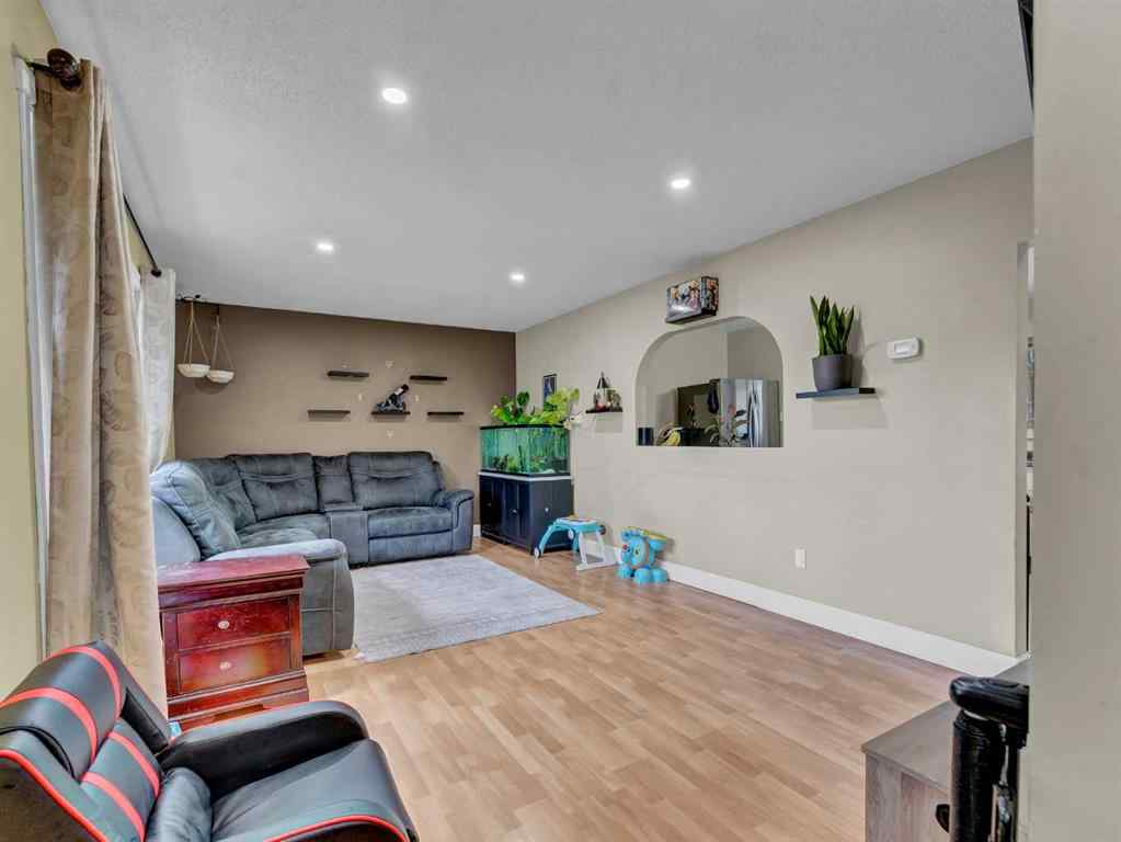 MLS® A2265802 - 699 14 Street NE in Northeast Crescent Heights Medicine Hat, Residential