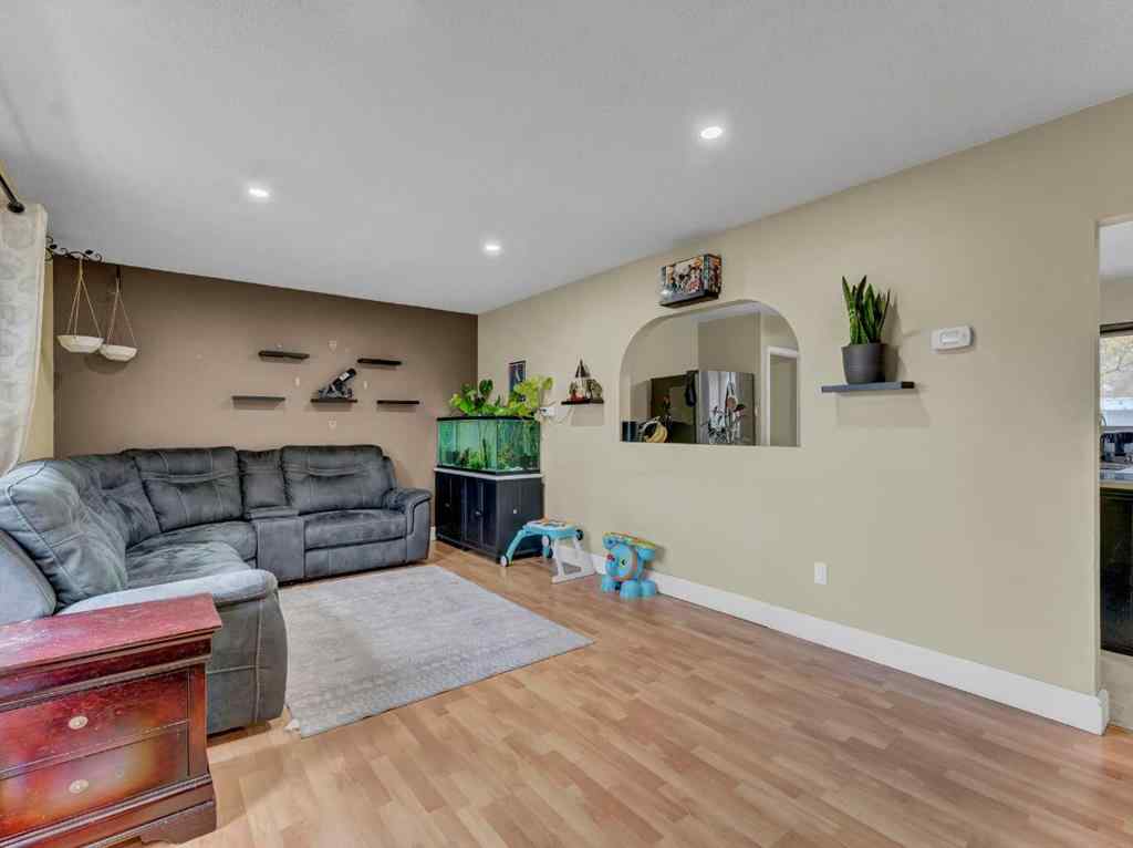 MLS® A2265802 - 699 14 Street NE in Northeast Crescent Heights Medicine Hat, Residential