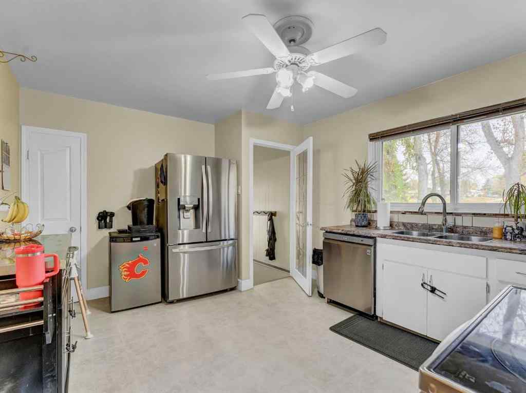 MLS® A2265802 - 699 14 Street NE in Northeast Crescent Heights Medicine Hat, Residential