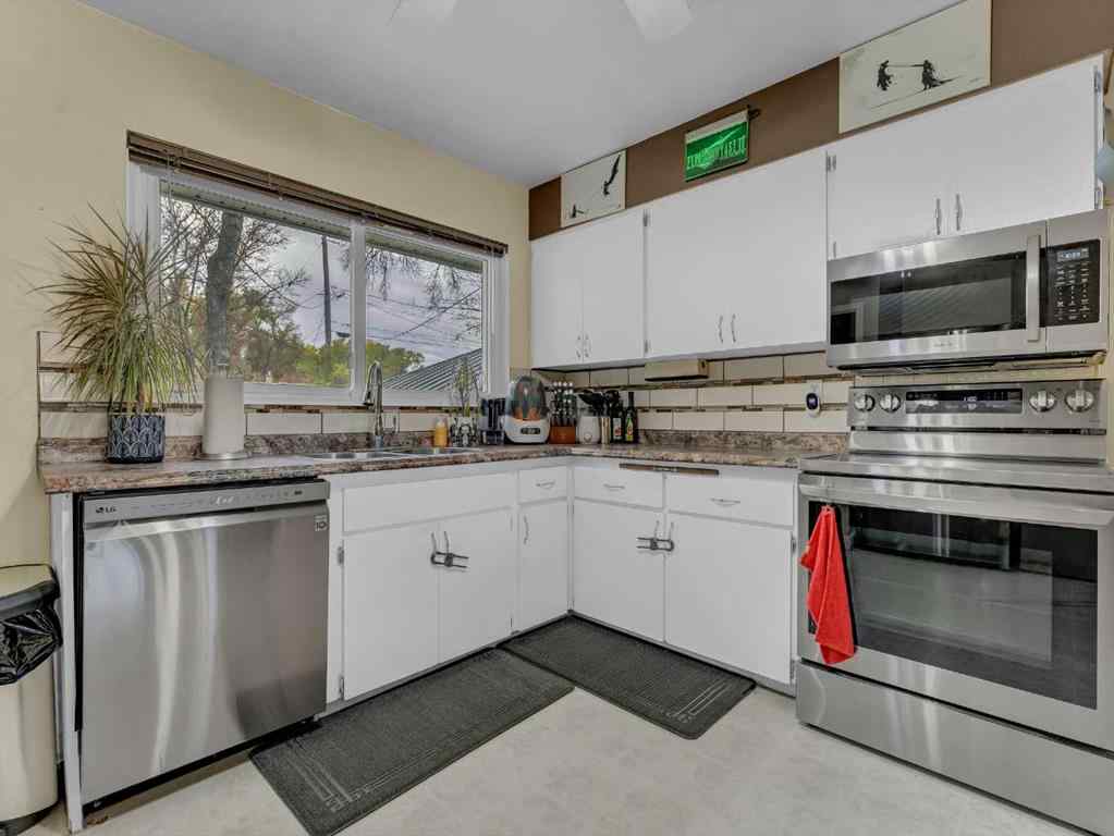 MLS® A2265802 - 699 14 Street NE in Northeast Crescent Heights Medicine Hat, Residential