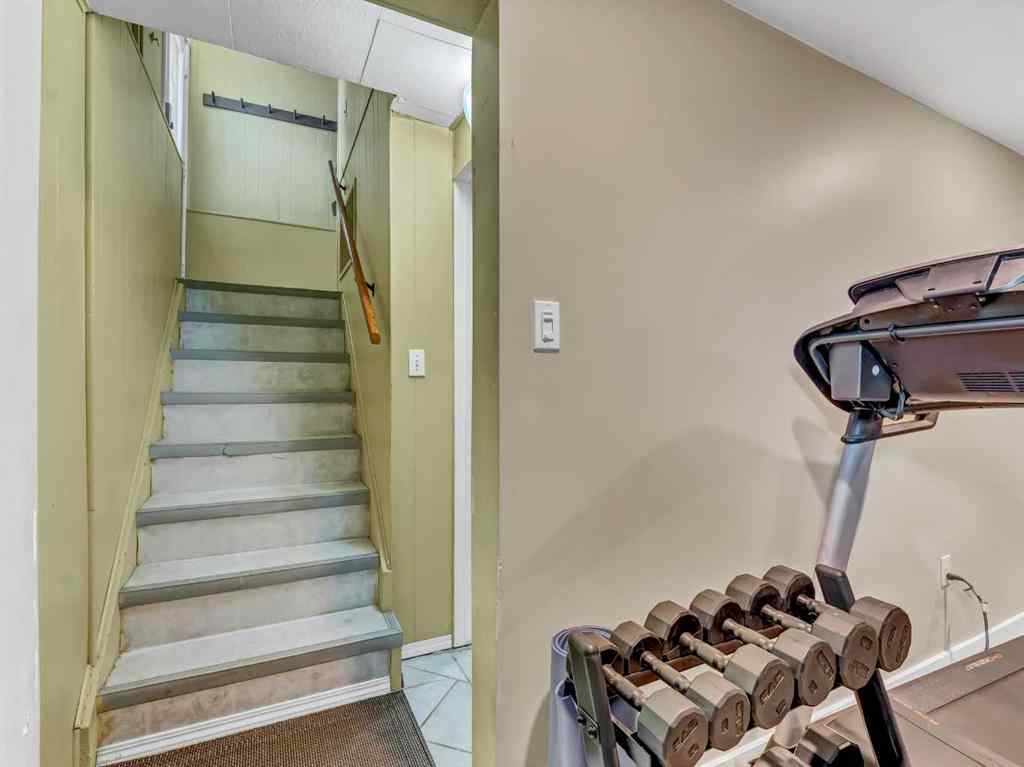 MLS® A2265802 - 699 14 Street NE in Northeast Crescent Heights Medicine Hat, Residential