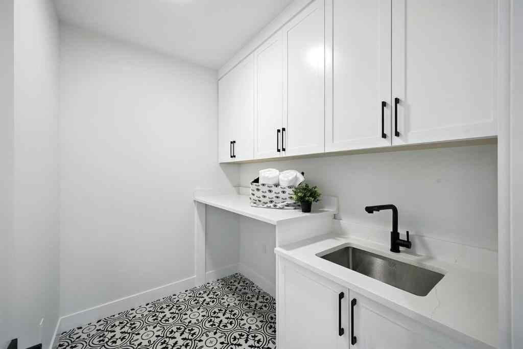 MLS® A2265807 - 926 21 Avenue NW in Mount Pleasant Calgary, Residential