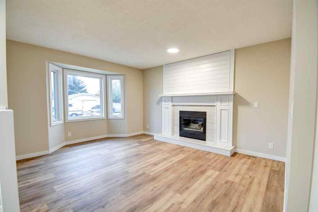 MLS® A2265815 - 112 Dixon Crescent  in Deer Park Estates Red Deer, Residential