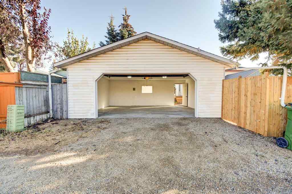 MLS® A2265815 - 112 Dixon Crescent  in Deer Park Estates Red Deer, Residential