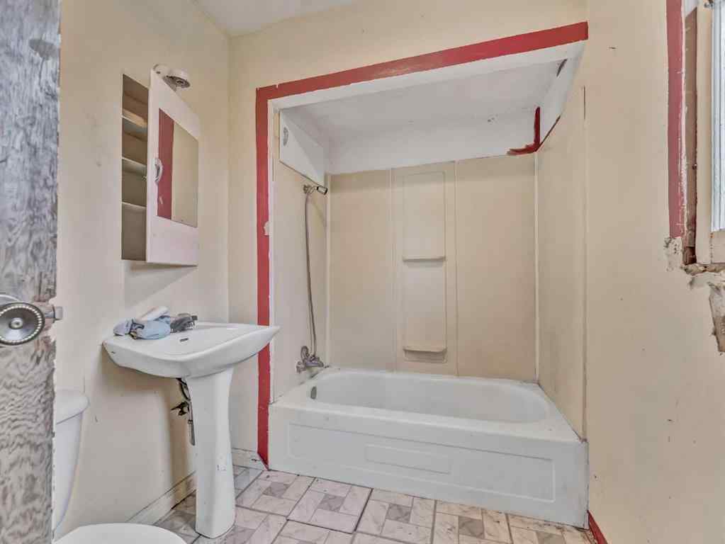 MLS® A2265828 - 960 5 Street SE in River Flats Medicine Hat, Residential