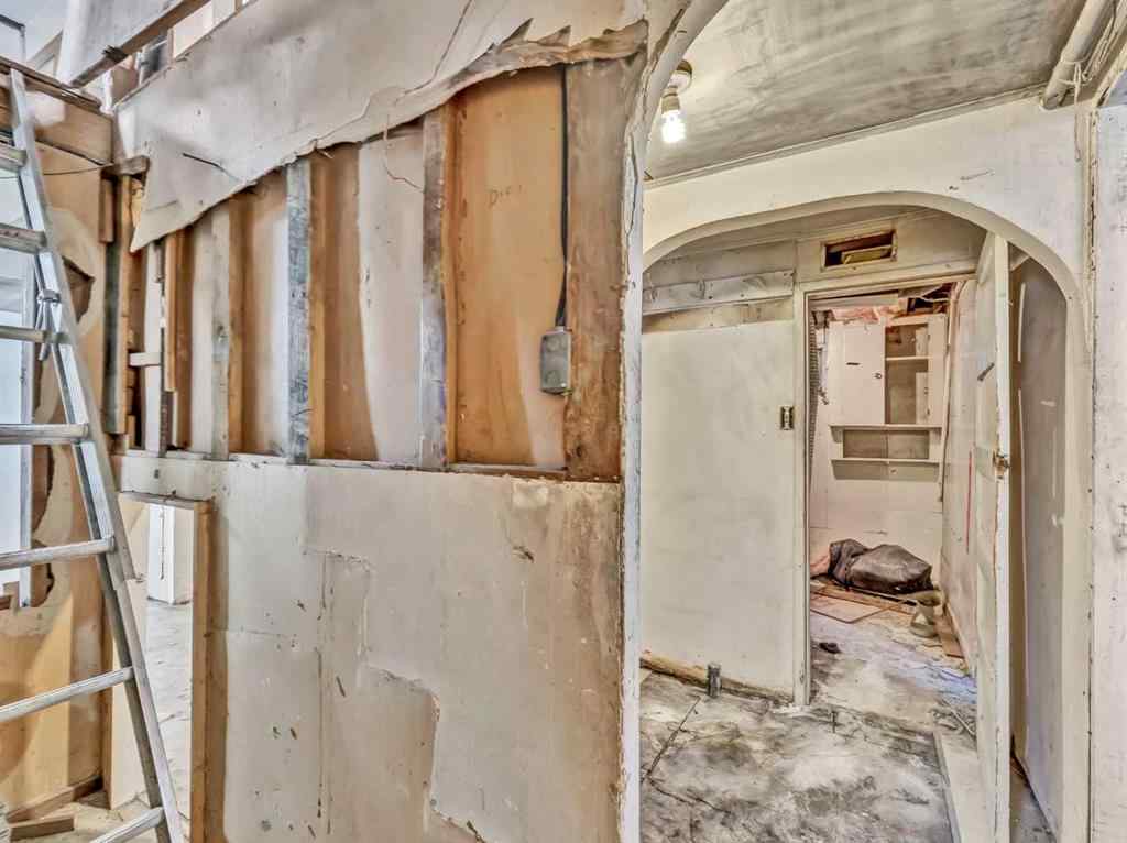 MLS® A2265828 - 960 5 Street SE in River Flats Medicine Hat, Residential