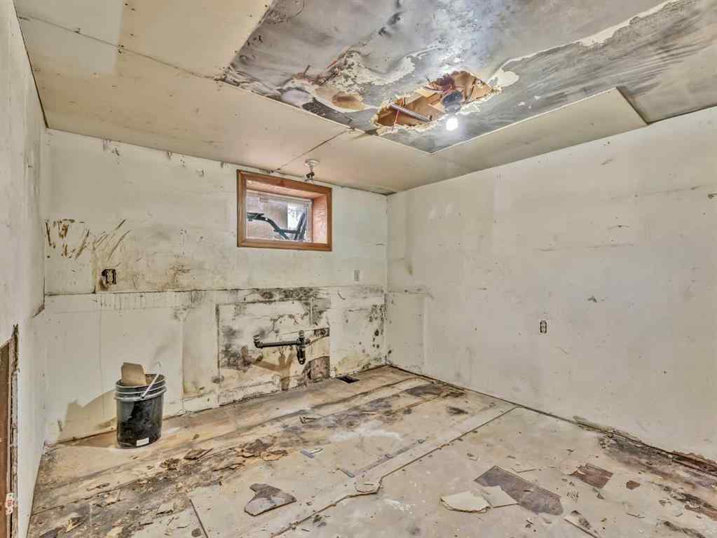 MLS® A2265828 - 960 5 Street SE in River Flats Medicine Hat, Residential