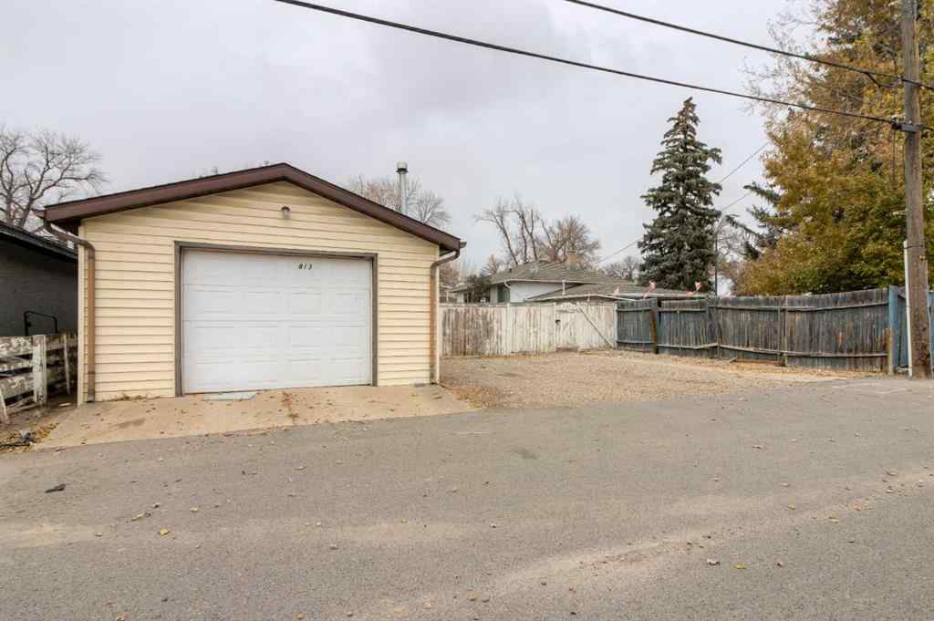 MLS® A2265829 - 813 Stafford Drive N in Senator Buchanan Lethbridge, Residential