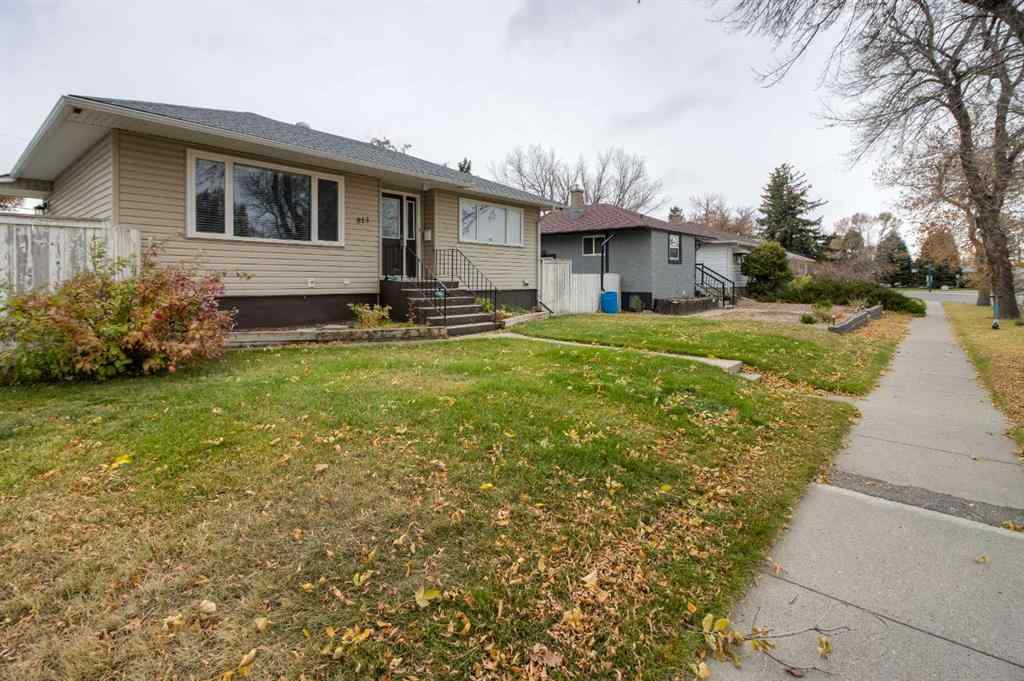 MLS® A2265829 - 813 Stafford Drive N in Senator Buchanan Lethbridge, Residential