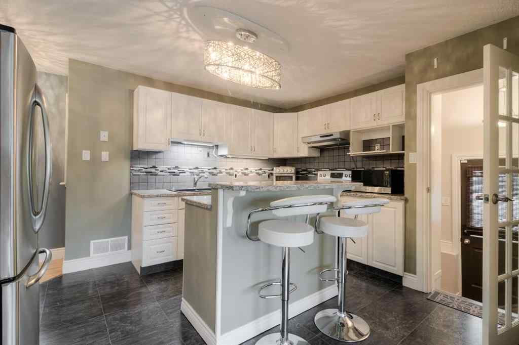 MLS® A2265829 - 813 Stafford Drive N in Senator Buchanan Lethbridge, Residential