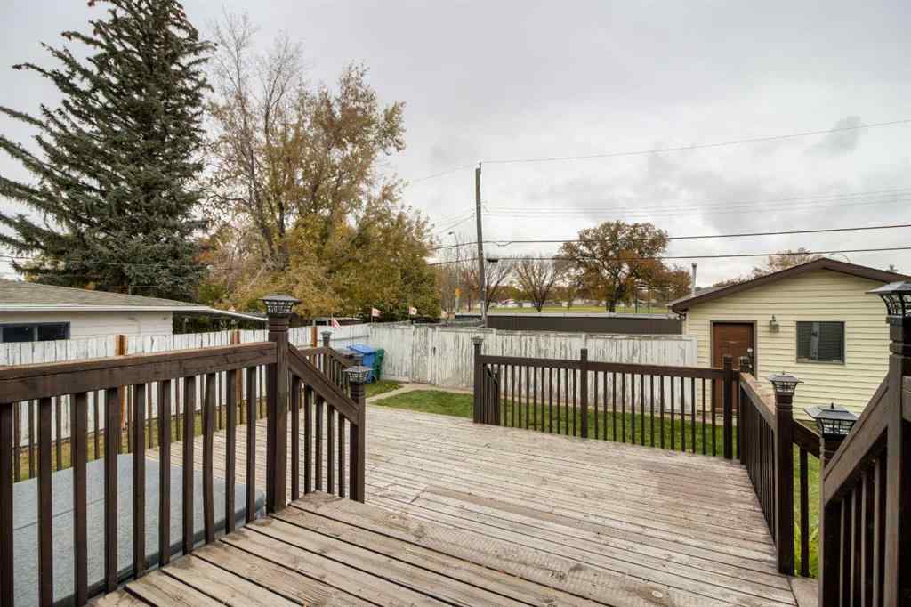 MLS® A2265829 - 813 Stafford Drive N in Senator Buchanan Lethbridge, Residential