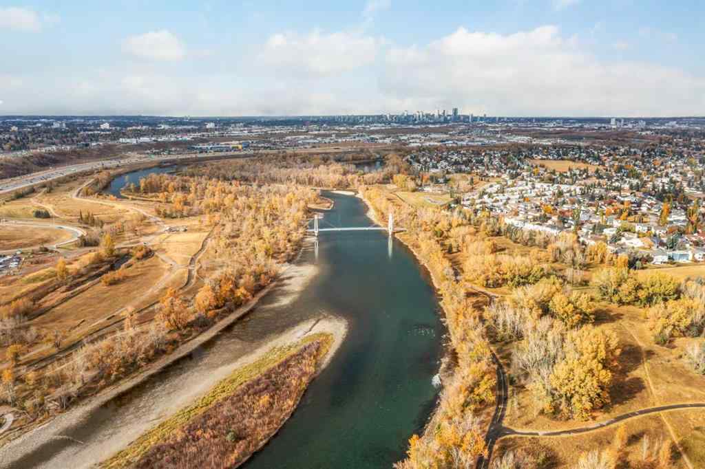 MLS® A2265837 - Unit #105 121 Quarry Way SE in Douglasdale/Glen Calgary, Residential