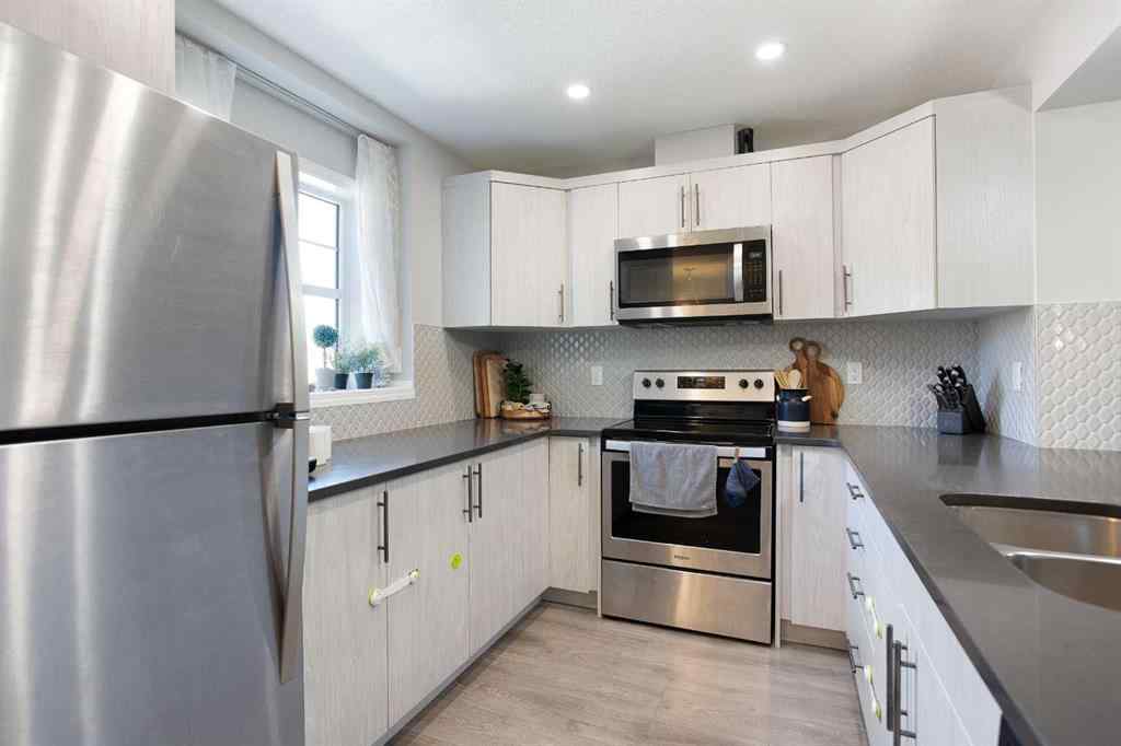 MLS® A2265844 - 214 Hillcrest Gardens SW in Hillcrest Airdrie, Residential