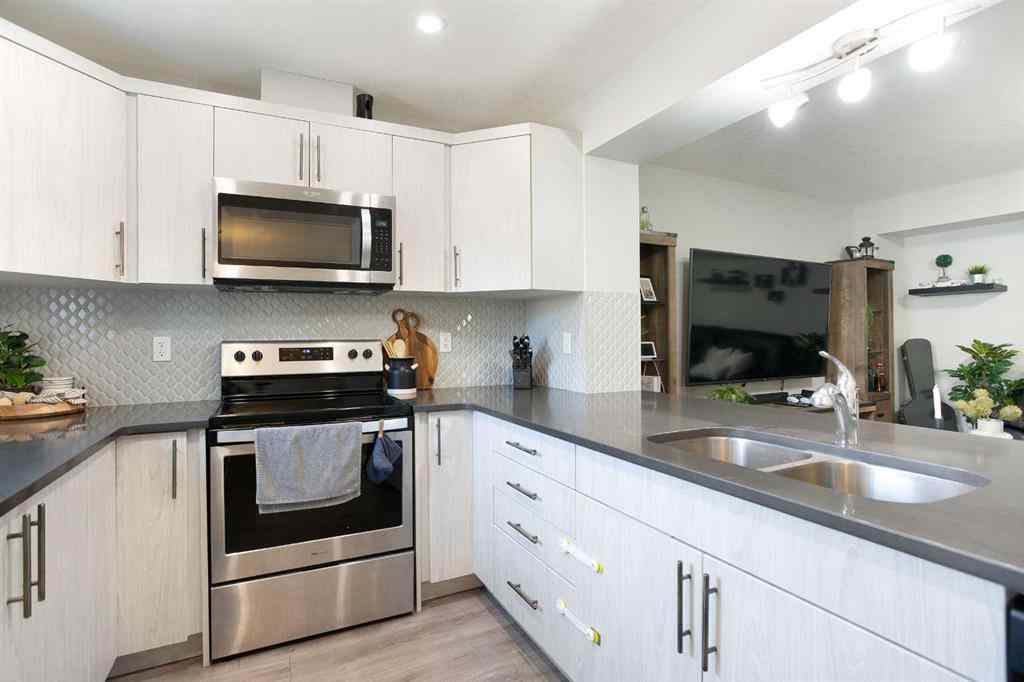 MLS® A2265844 - 214 Hillcrest Gardens SW in Hillcrest Airdrie, Residential